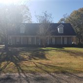 Suburban home in St. Francisville